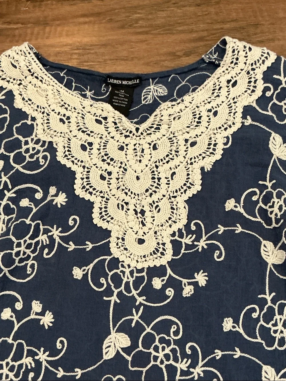 Lauren Michelle Navy Floral 3/4 length sleeve Blouse M with Cream Crochet Trim